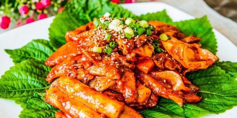 Tteokbokki là món ăn được yêu thích bởi mọi lứa tuổi, từ trẻ em đến người lớn