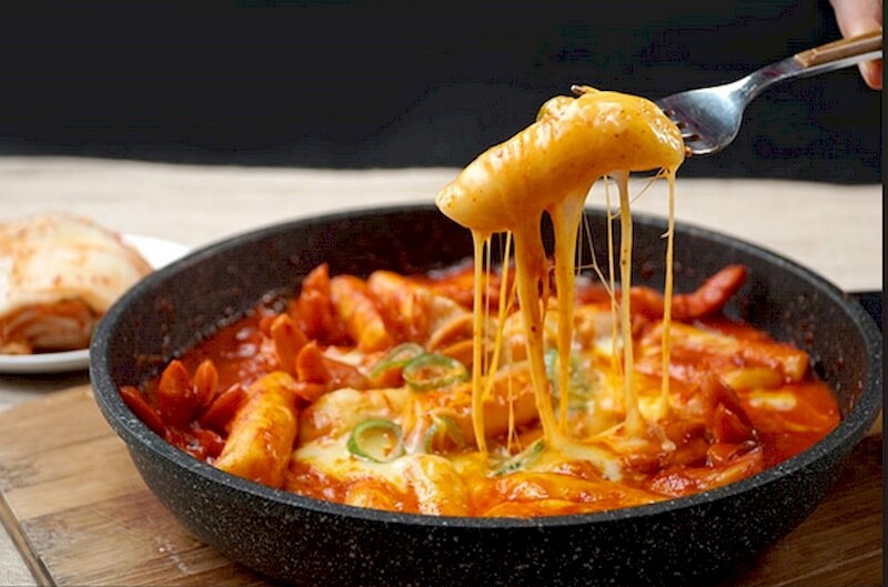 Bánh Tteokbokki- món bánh gạo cay