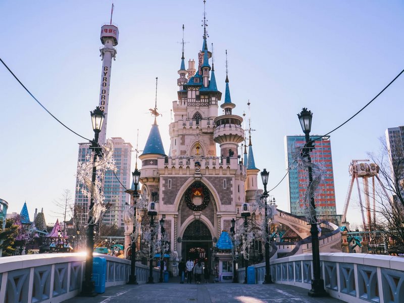 Lotte World thu hút du khách khi đến Hàn Quốc