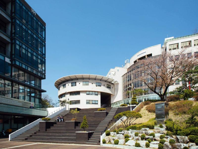 Không gian trường tại Đại học quốc gia Seoul